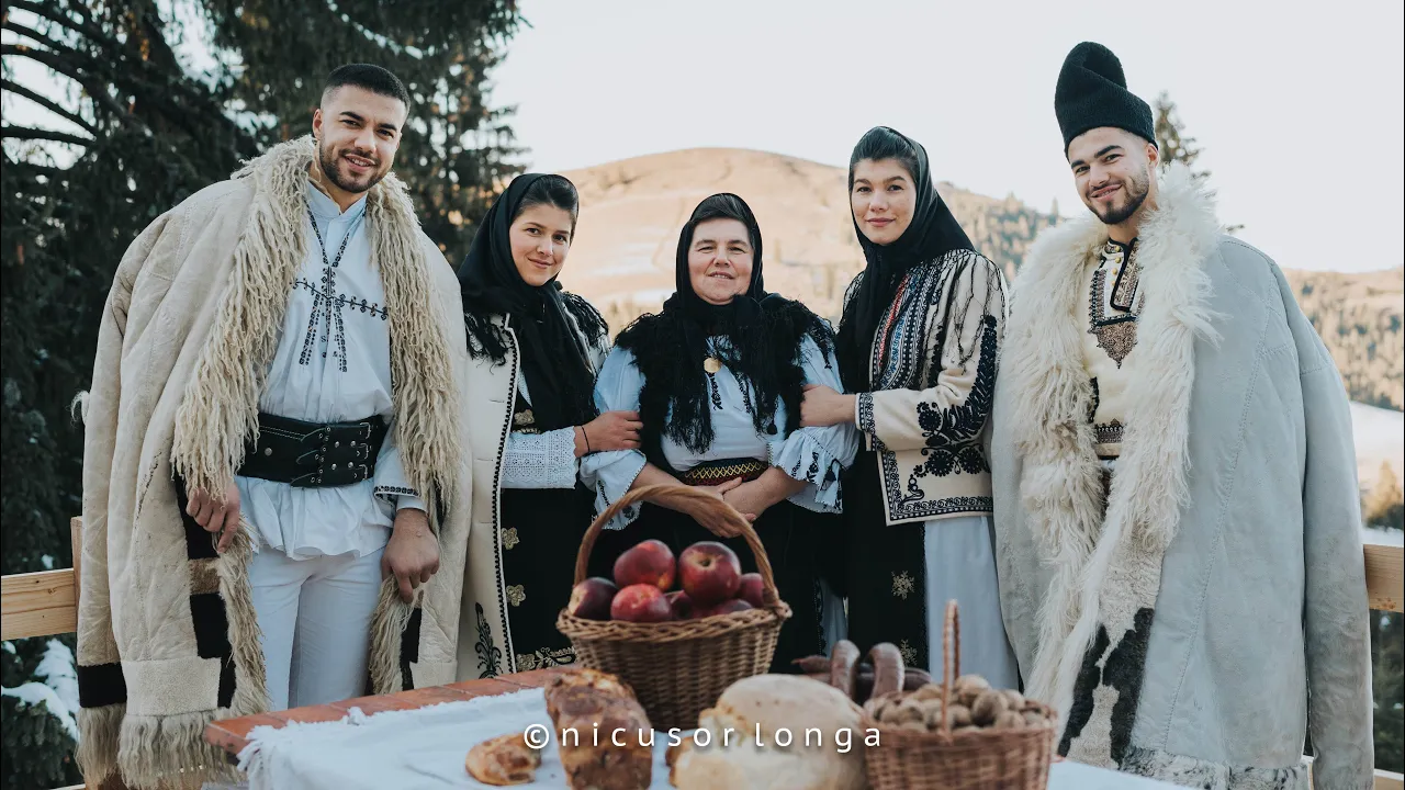 Culita Sterp si fratii Iancu, Geta, Ileana - Veste buna-n tot pamantul (COLAJ COLINDE 2020-2021)