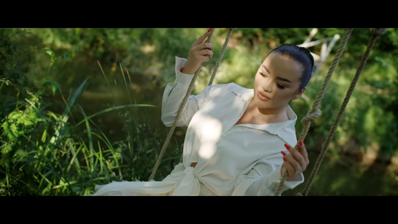 Carmen de la Salciua - Dupa tine ma usuc (Video Original)