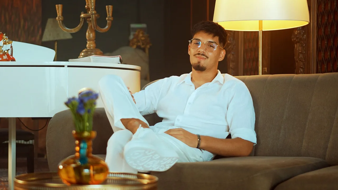 IOSIF - Cu tine as fugi (Video Original)