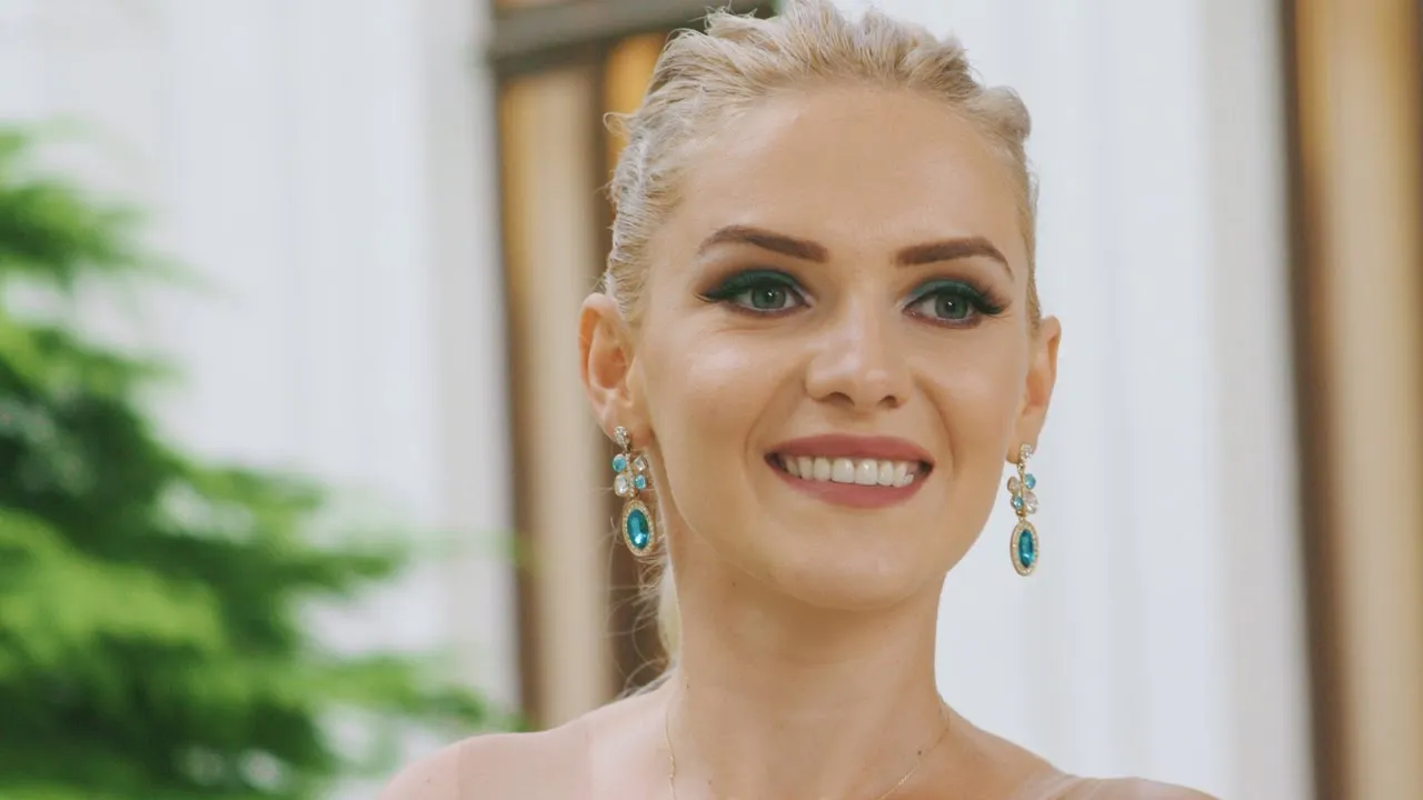 Alexandra Scrob - Viata zboara ca vantul (Originala 2020)