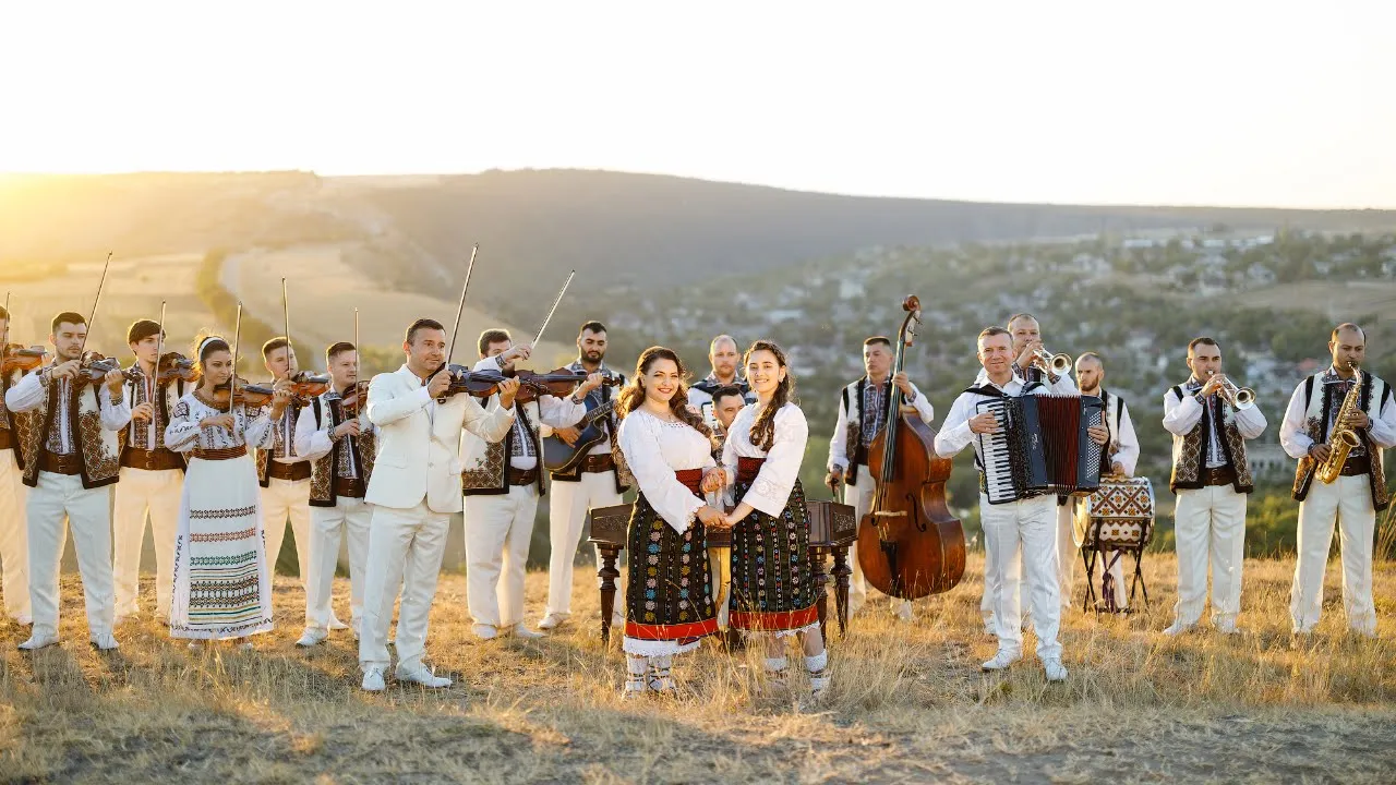 Laura & Andra Olteanu - Doamne, Tie-Ti Multumesc (Acompaniaza Orchestra Fratilor Advahov)