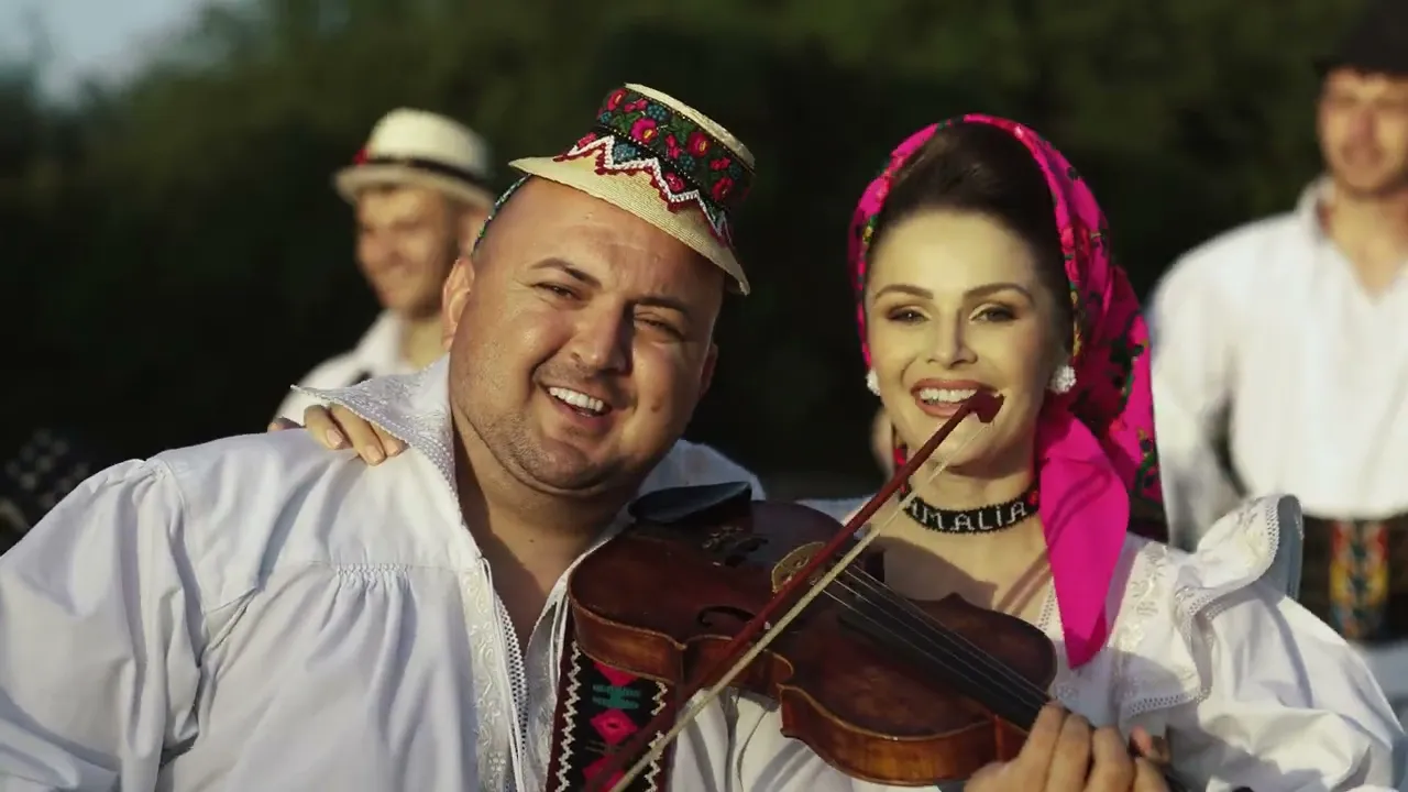 Amalia Ursu si Vasilica Ceterasu - De vreo 6, 7 ani