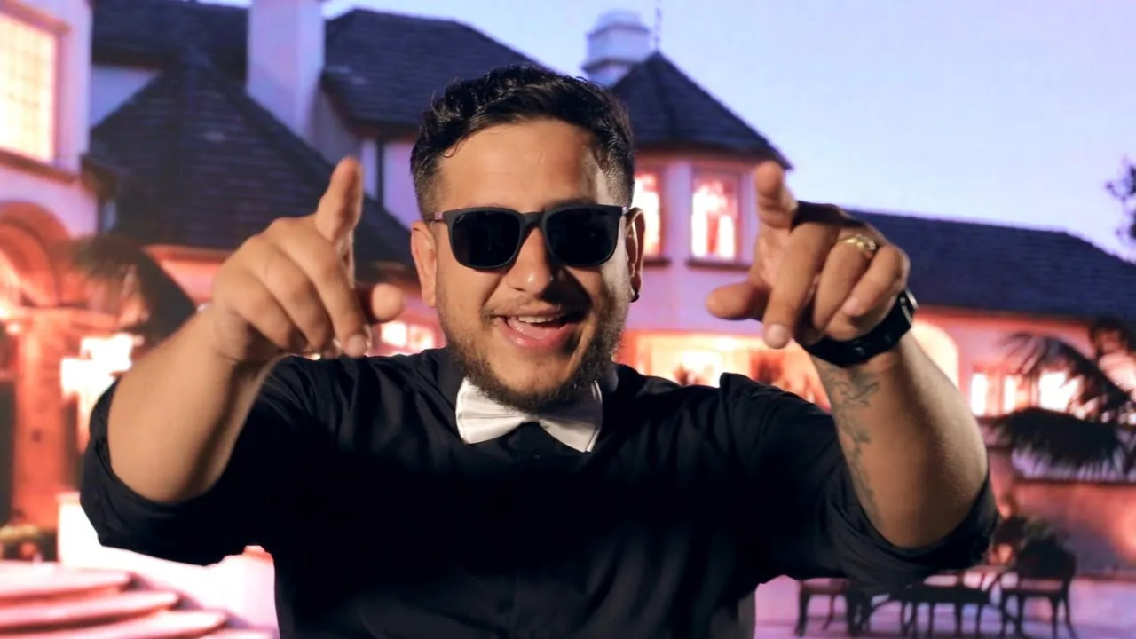 Alex de la Frankfurt - Ii fac inimii cadouri (Video Original)