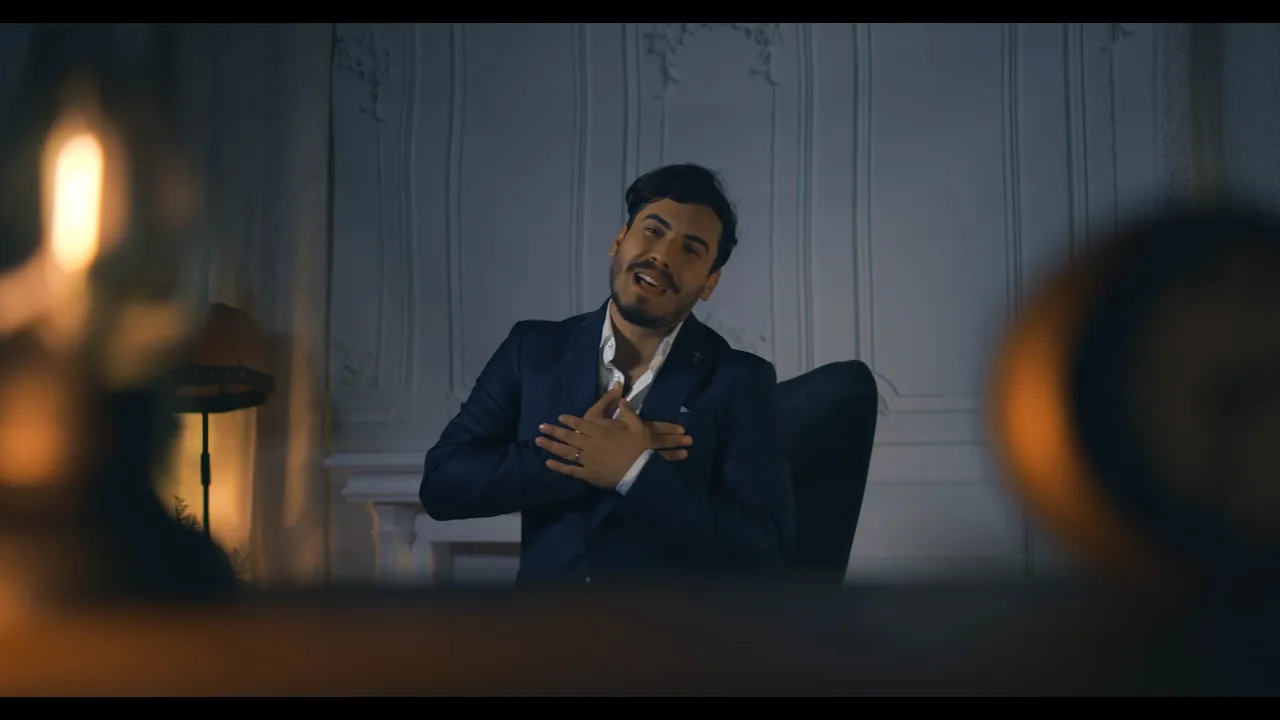 EMANUEL ROMAN - LASA BANII SI TRAIESTE (Video Original)