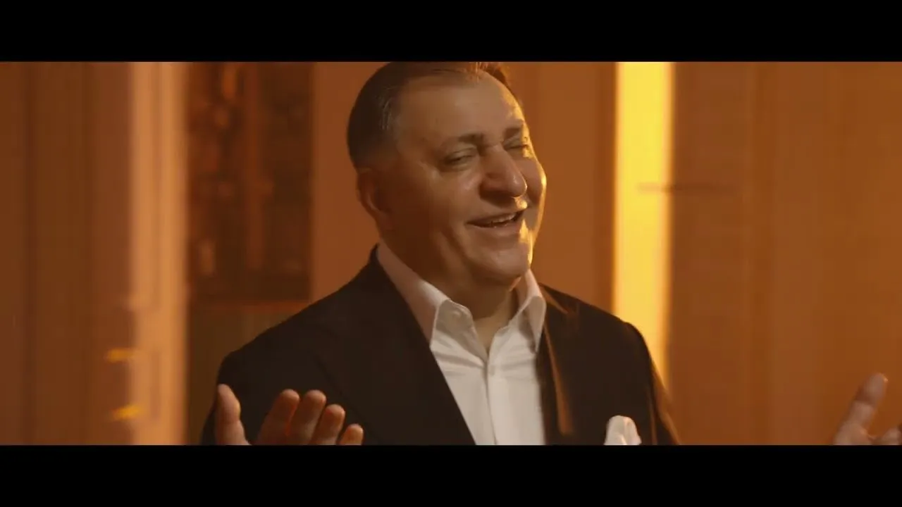 Vali Vijelie - Ce duci omule in spate (Video Original)