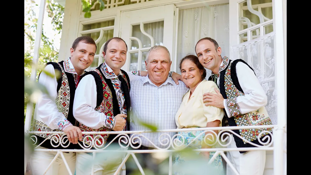 Fratii Ion, Constantin si Petru Paladi - La multi ani, mama iti spunem!