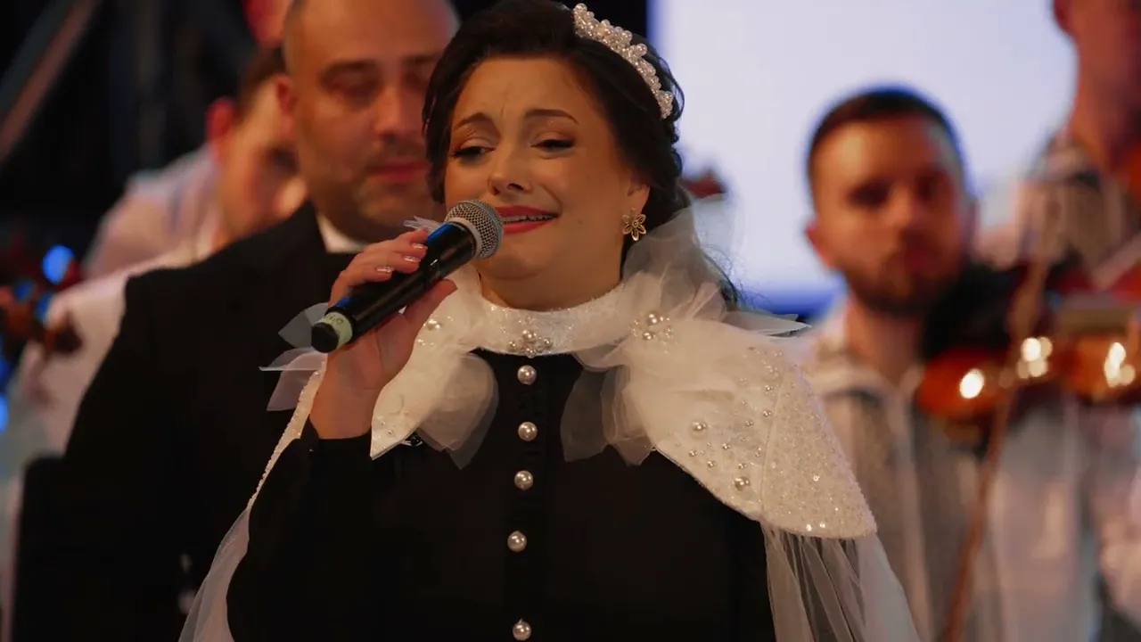 Laura Olteanu - Cine iubeste si lasa