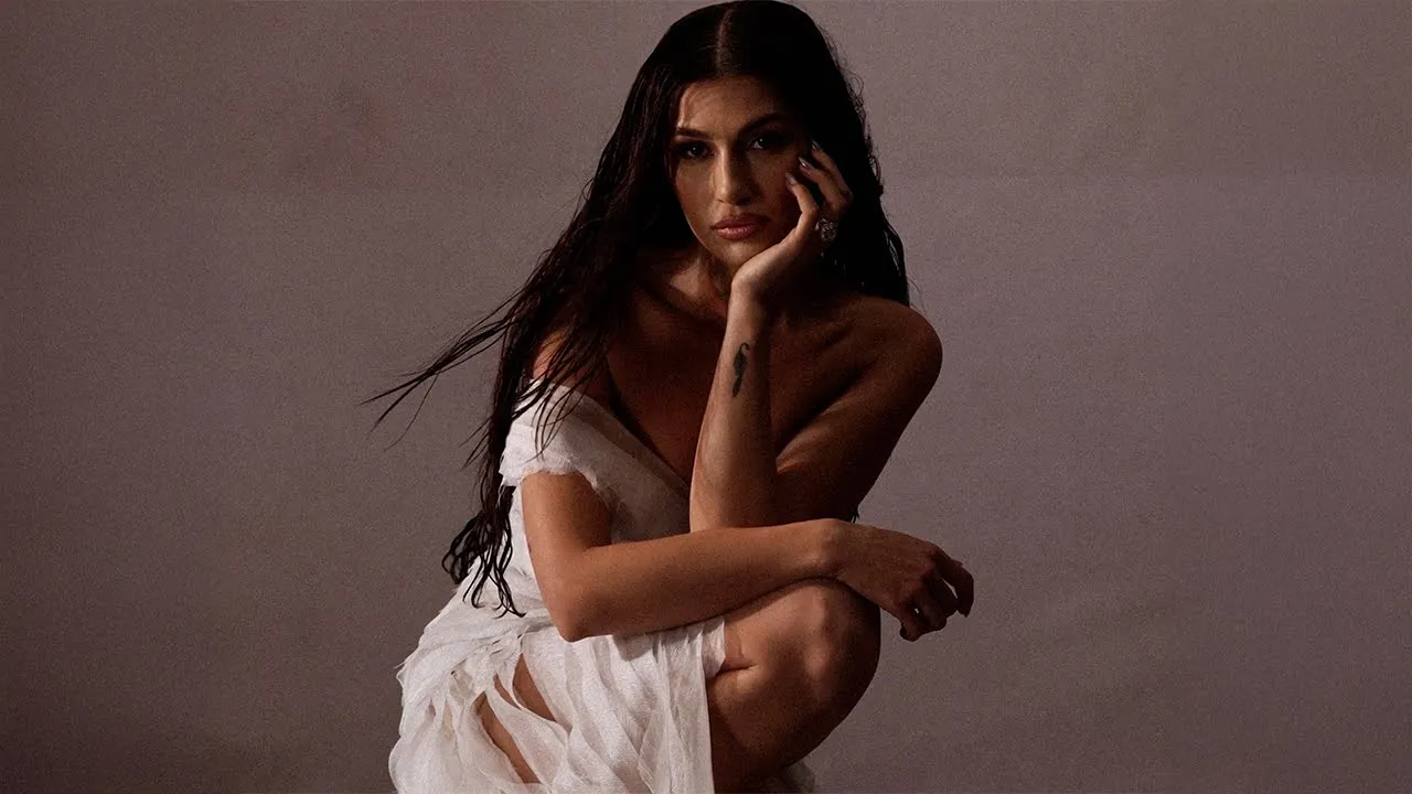 Alina Eremia - Tine-mi secretele (Video Original)