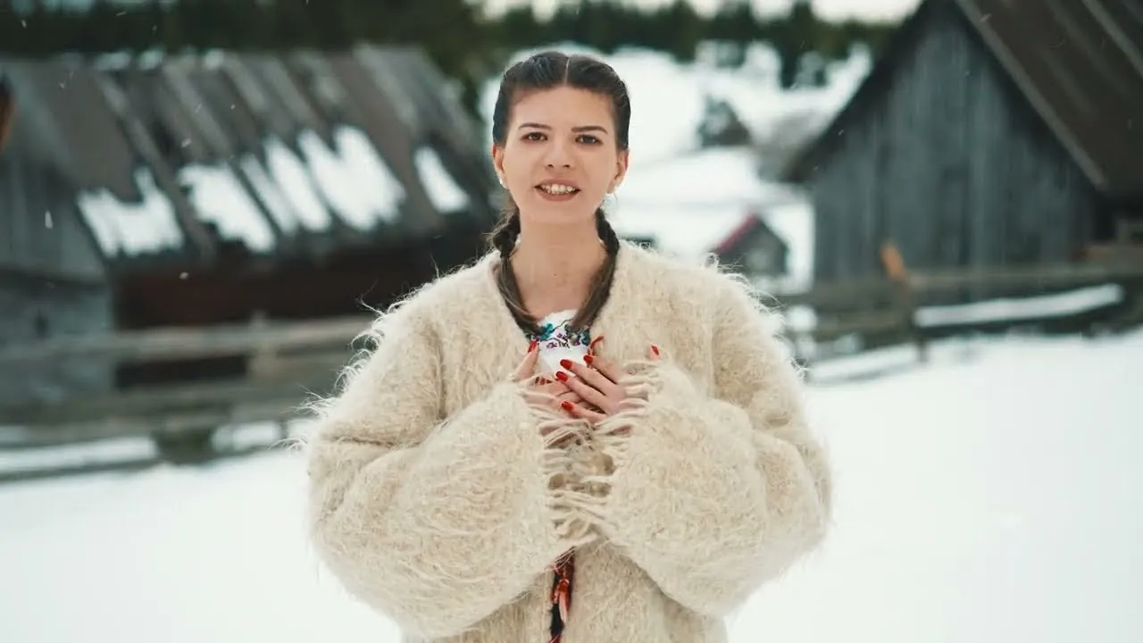 GINA HANDRO - Venim la voi colindand