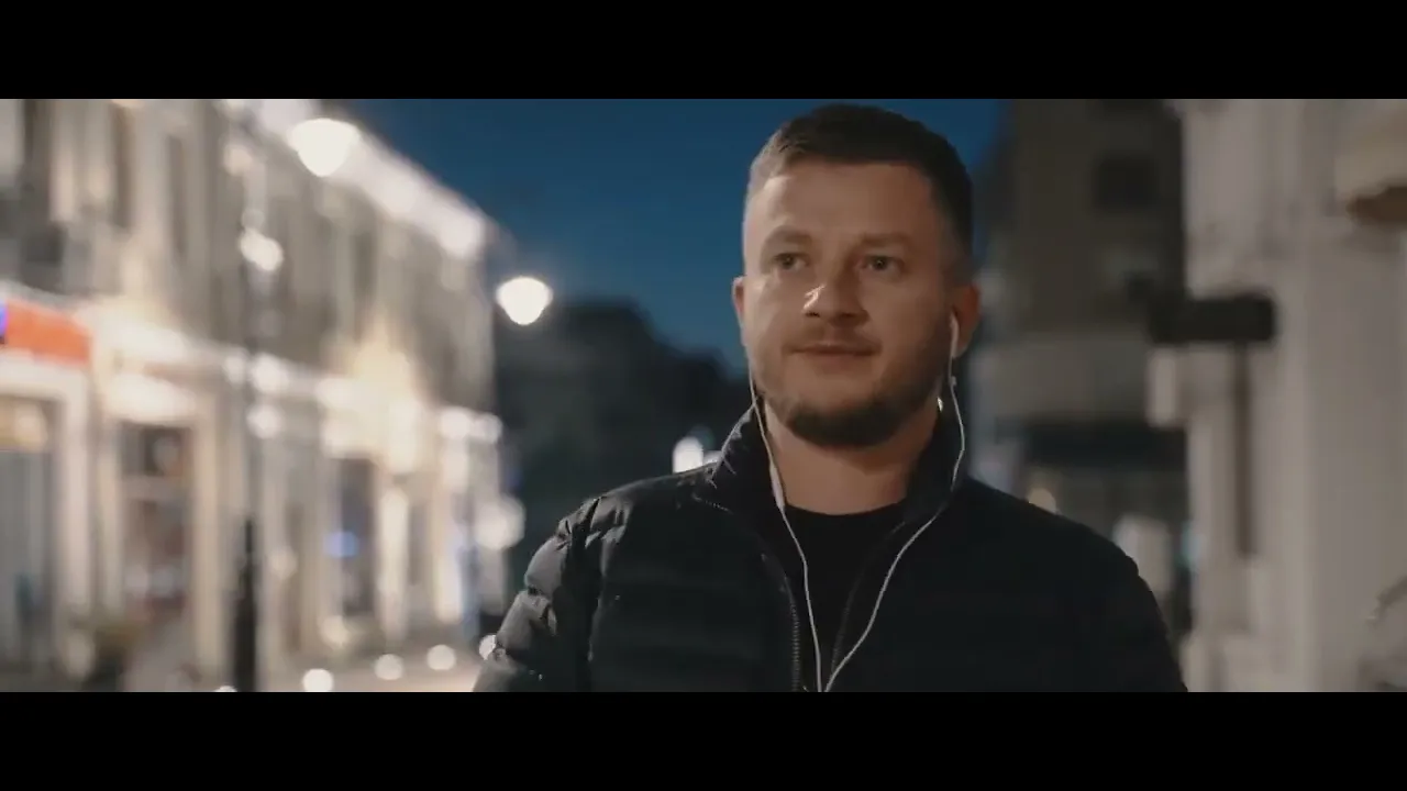 Alex - E lasat pe lume sa le inveti din zbor