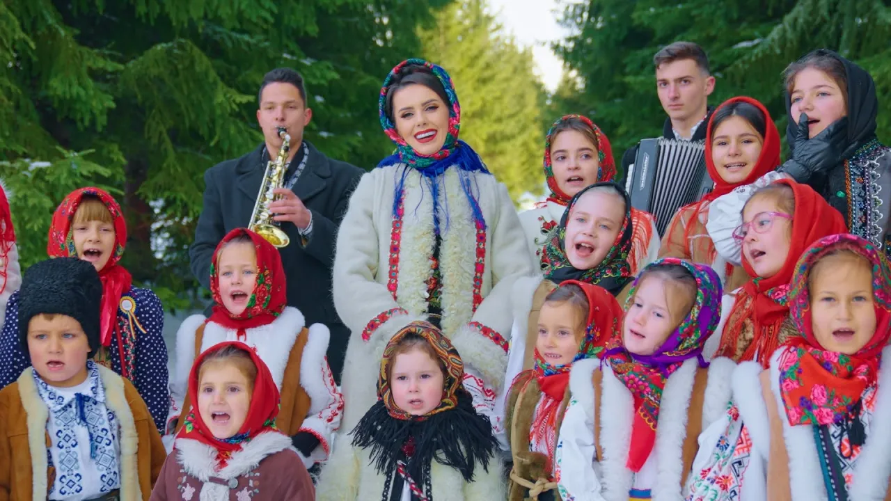 Georgiana Lobont - CELE MAI FRUMOASE COLINDE TRADITIONALE ROMANESTI (Colaj 2021-2022)