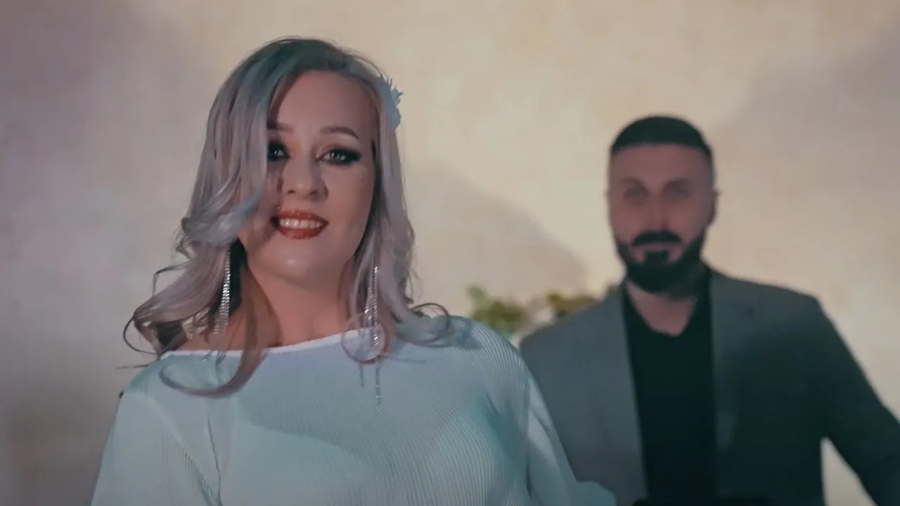 Luminita Sipoteanu Anghel - Colaj Manele 2022 x Ce fericiti am fi x Am pe telefonul meu