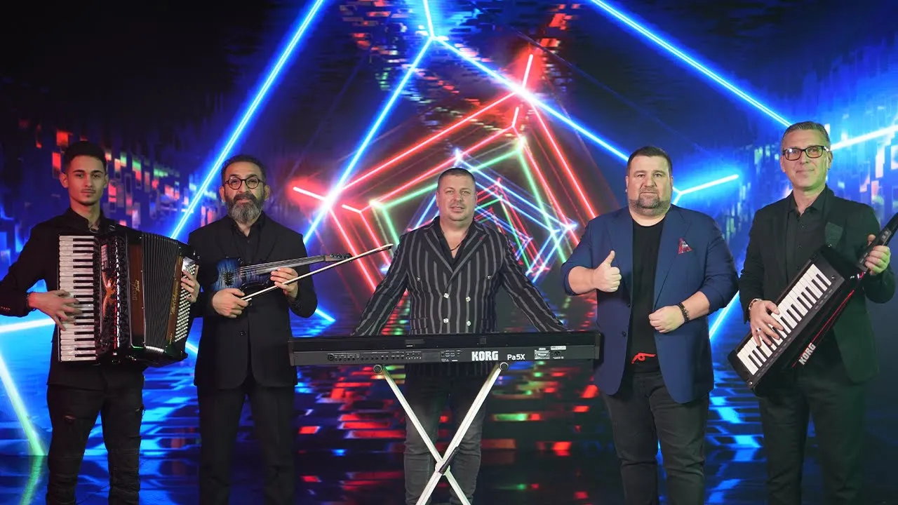 Cristian Rizescu - La cine strig cand mi-e greu (Video Original)