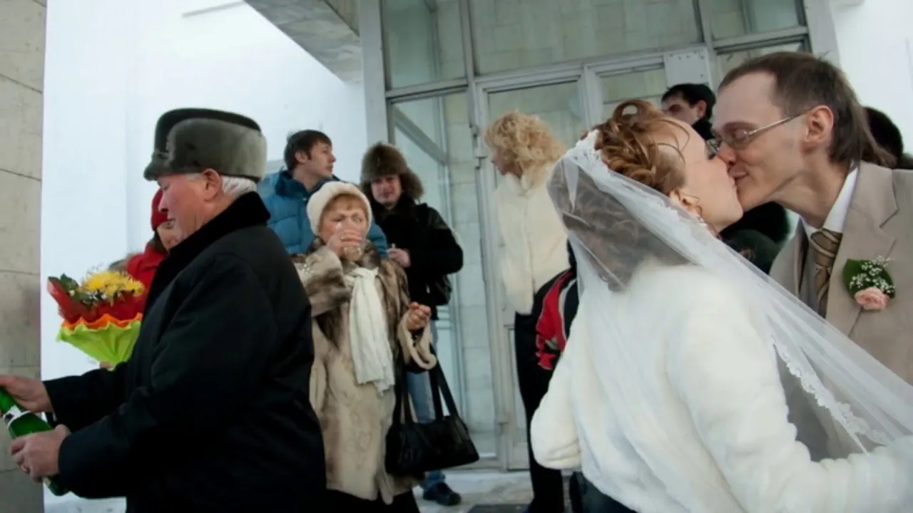 SORINEL DE LA PLOPENI - Tinerel M-Am Insurat (Parodie 2019)