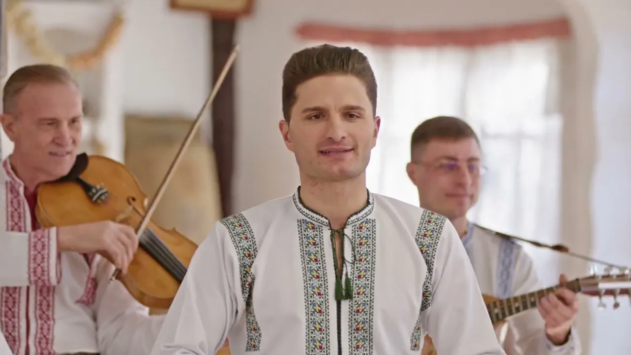 Ansamblul etnofolcloric Plaiesii - Hai, hai lume-aleasa