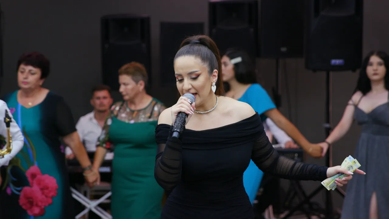 Iasmina Iova & Ava Music - Colaj Brauri LIVE