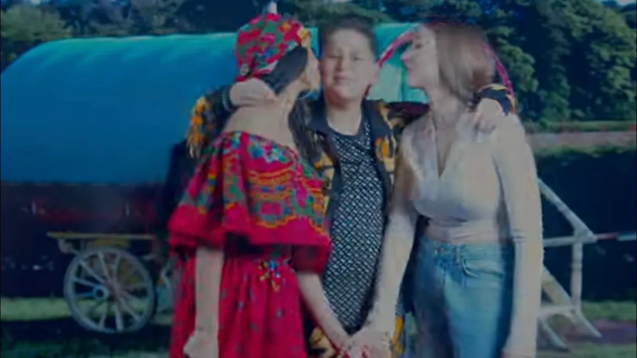 DeDe x Sarah x Jasmin - Ini mini miny moe x Romanca sau Tiganca