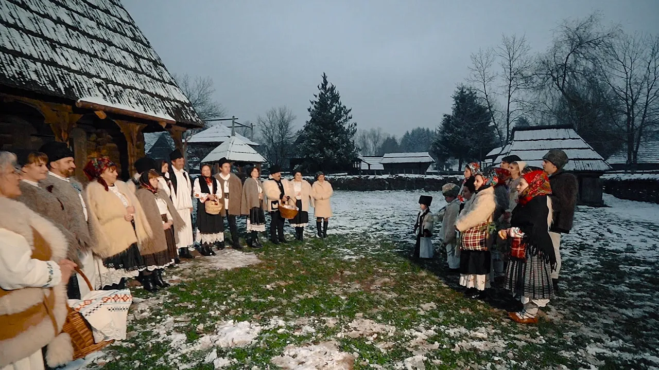 COLINDA 2020 Lorena Sut si Colindatorii Satului - Noi in sara de Craciun