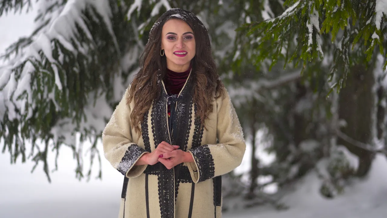 Adelina Tapos - Flori dalbe de mar (Colind)