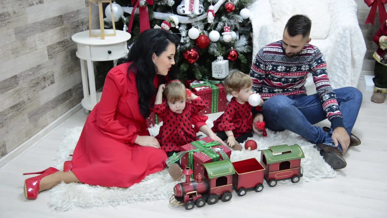 Denisa Popa - Deschideti poarta (Colind)