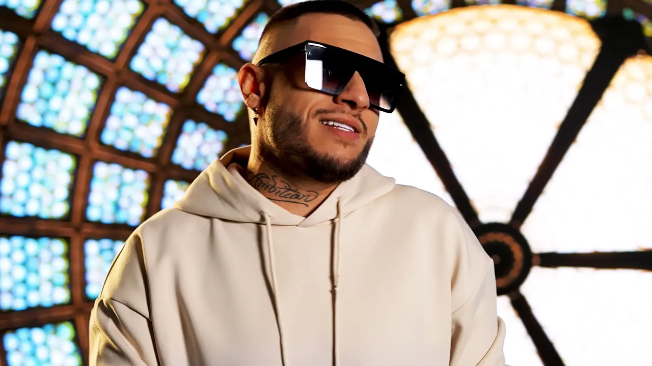 Nikolas - Arunca-ti hainele 2023