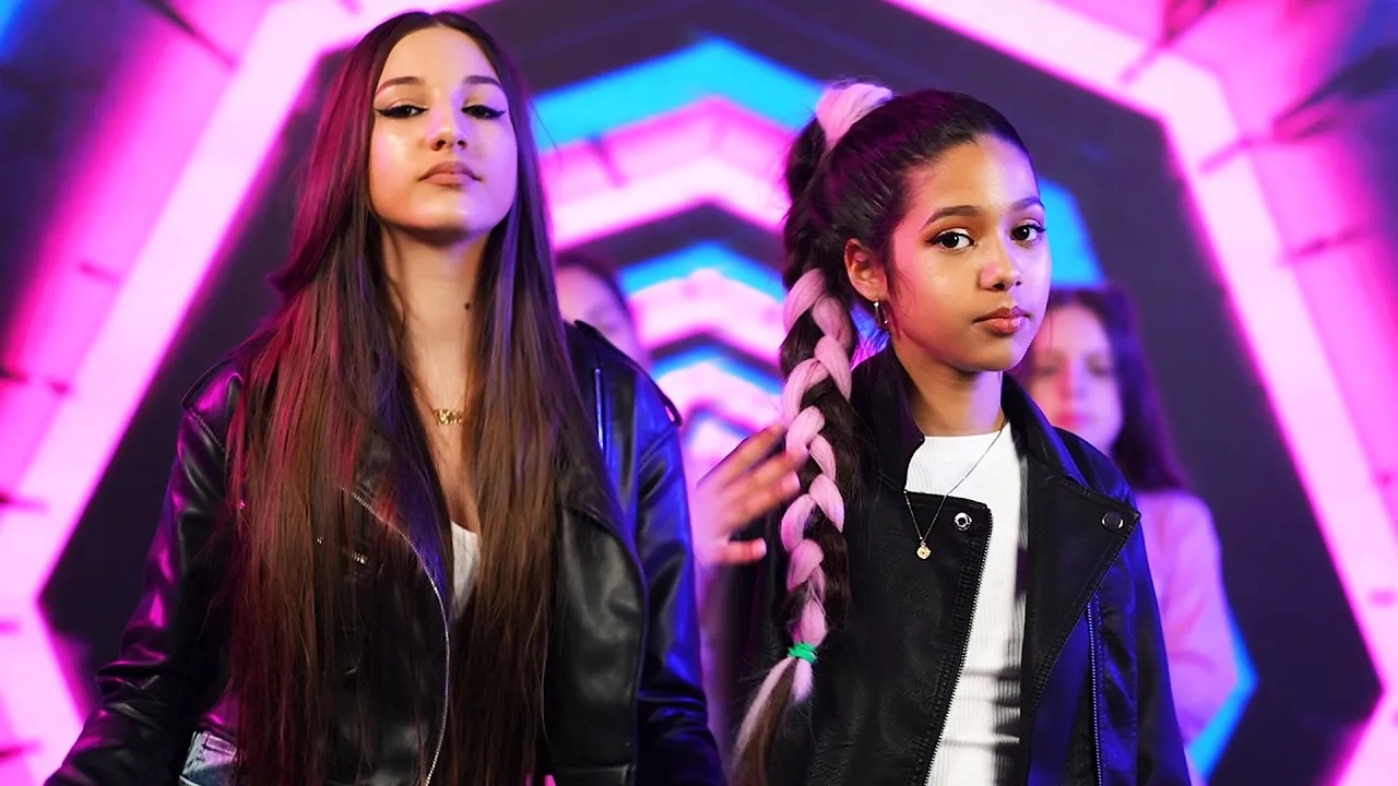 Sara & Yasmina - Fata lu' Tati (Video Original)