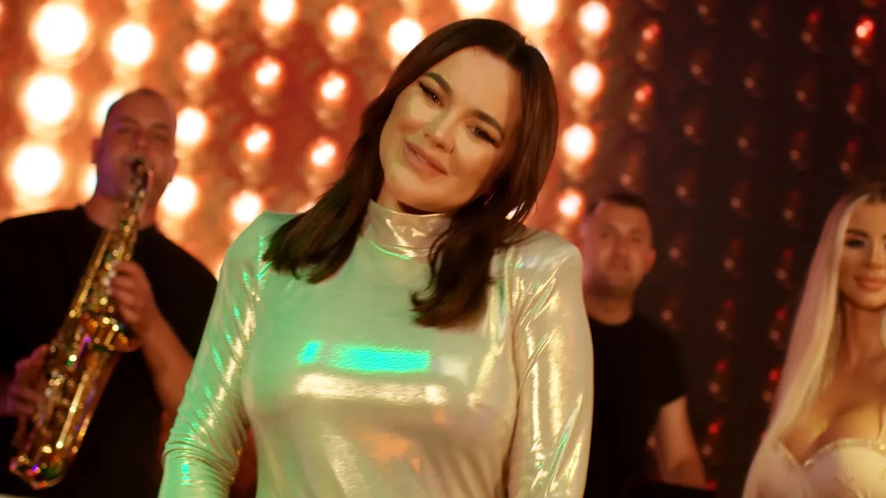 Carmen de la Salciua - Care floare de pe lume