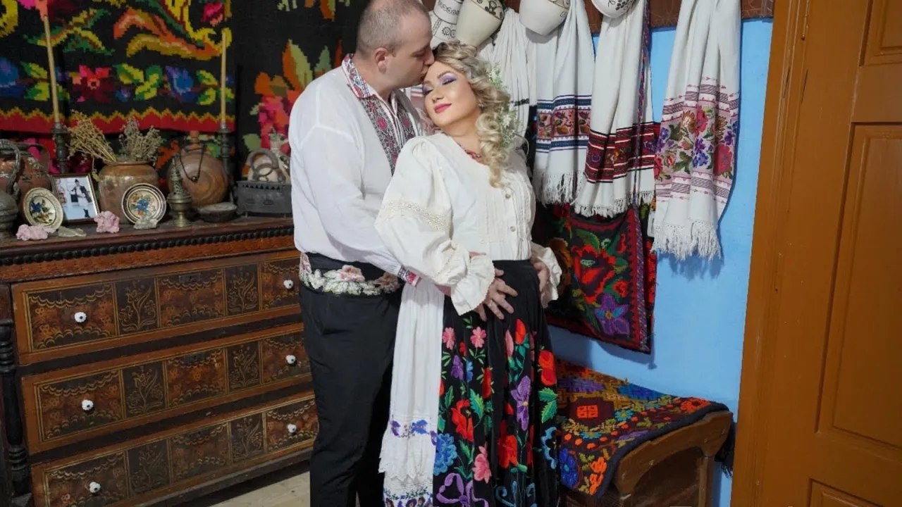 IULIANA TATAR - DOUA VIETI DINTR-O VIATA 2022