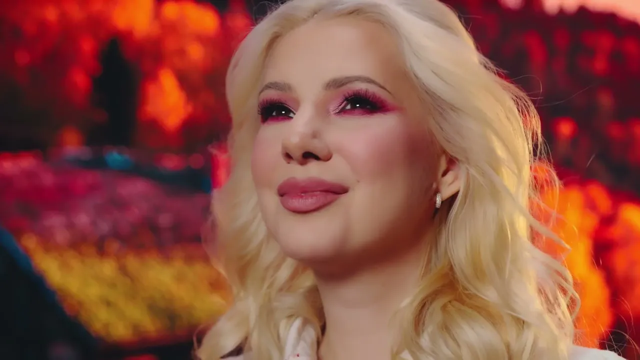 Sandra N - Romanul se descurca