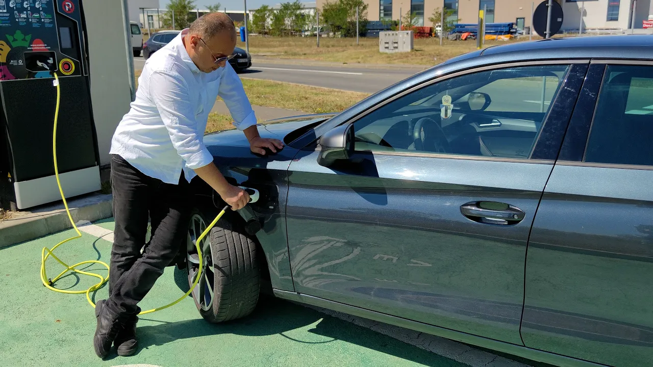 Dj Sebi - Iar e august vin in tara (Video Original)