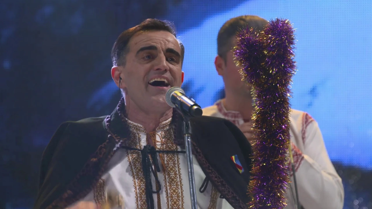 Ansamblul etnofolcloric Plaiesii - Noi, in seara lui Craciun (Colind)