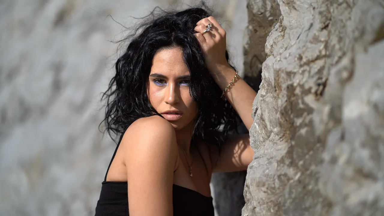 Dj Sebi - Tu m-astepti acasa-n tara & Baiat prin cartier