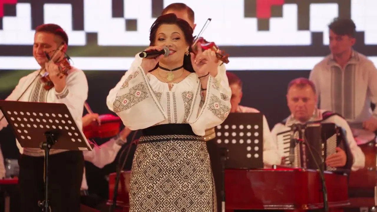 Laura Olteanu - Colaj de joc moldovenesc