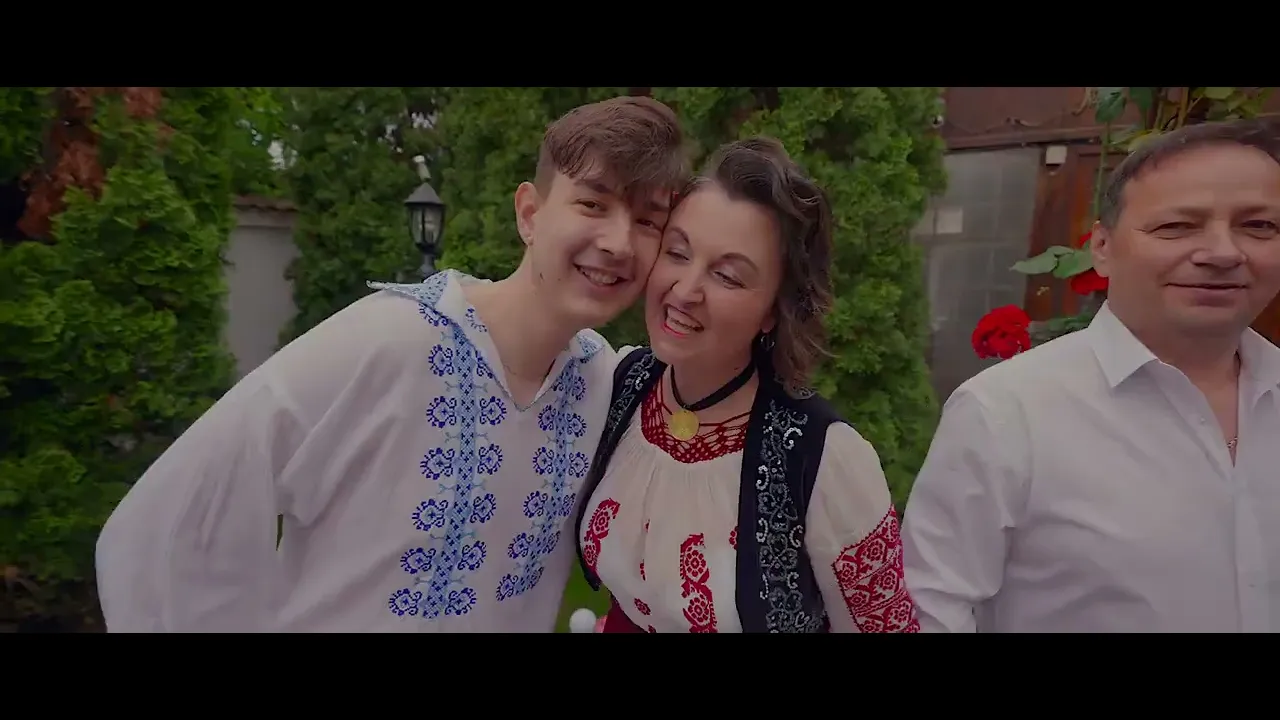 Claudia Catana - De ziua mea ridic paharu'